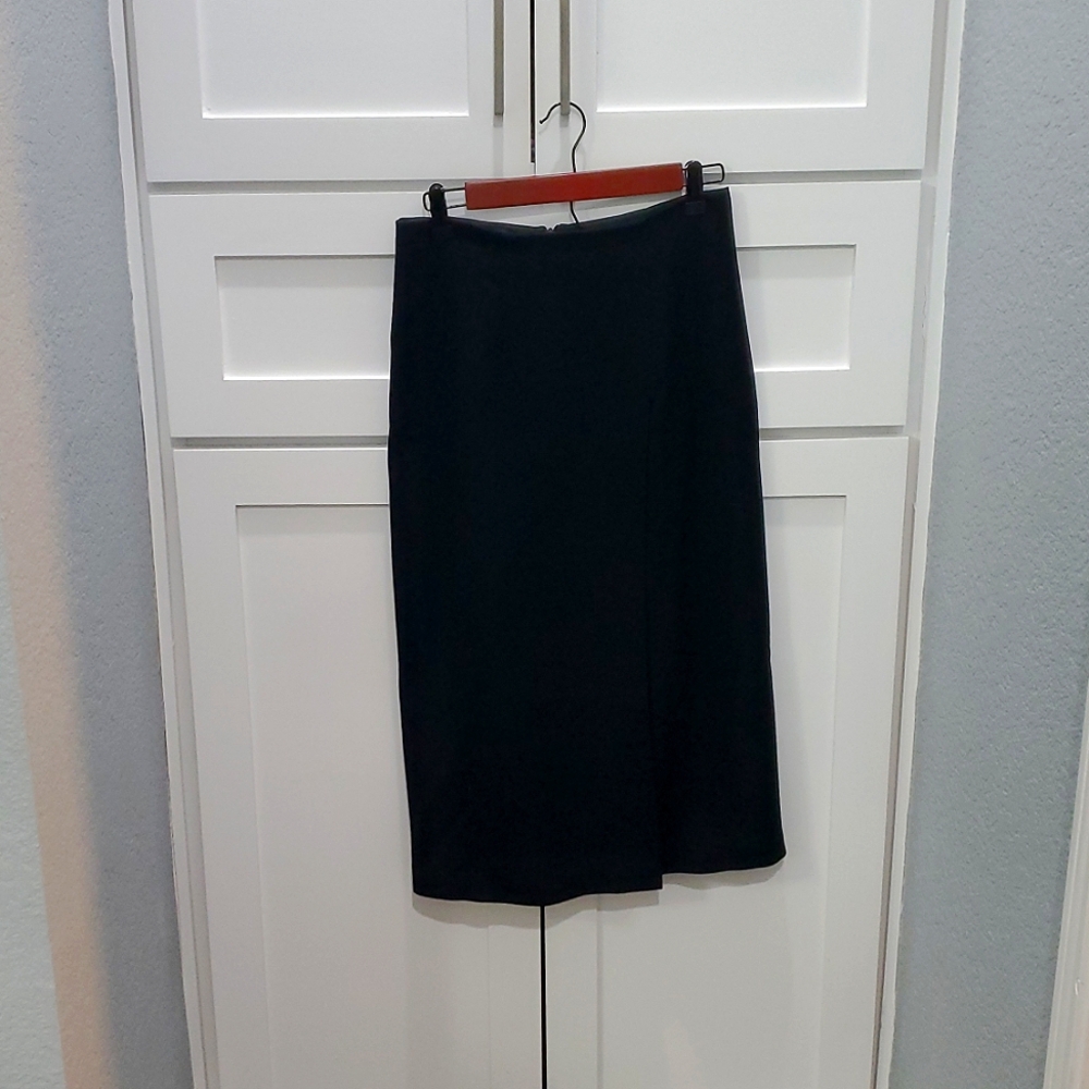 Ann Taylor Black Wool Skirt in a Misses size 8